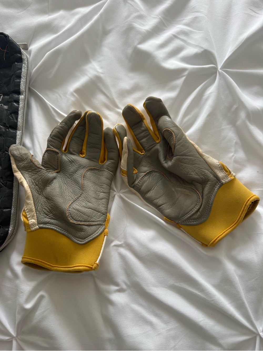 Bruce Bolt Kids Chrome Series Short Cuff Batting Mittens - Yellow - Picture 3 of 5